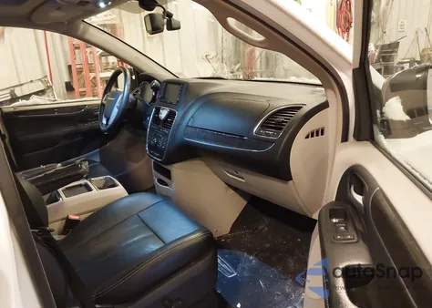 2016 Chrysler Town & Country Touring-L Anniversary Edition z USA, uszkodzony, nr VIN 2C4RC1CGXGR175384